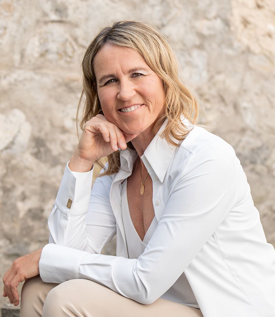 Esther Würsch, Inhaberin von massage & pilates in Ennetbürgen, Nidwalden NW. Sie ist Peak Pilates Teacher und medizinische Masseurin.